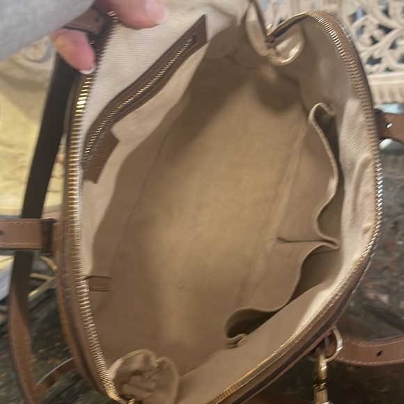 Luxury Item GUCCI Bag 13”L. 5”W. 9”H with dust bag Excellent Condition! - Picture 6 of 15